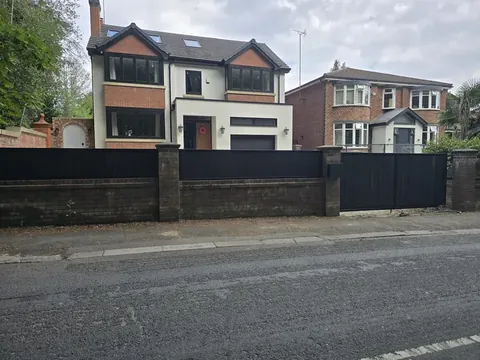 Cantilever gate and composite boundary renewal, completed installation