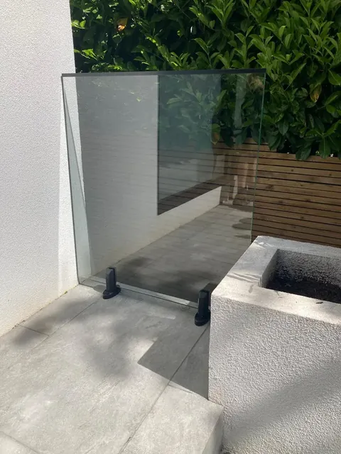 Completed frameless glass balustrade detail